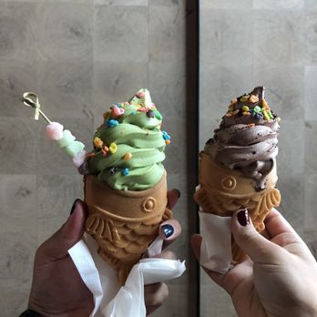 Neko Neko - Matcha topped with fruity pebbles & mochi. Chocolate with fruity pebbles & Oreos - Desserts Near Me - Albuquerque, New Mexico