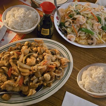 Orange Garden Chinese Restaurant - Mushroom chicken & shrimp chow mein Cantonese style. - Cantonese Near Me - Chicago, Illinois