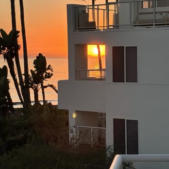 Casa Loma Beach Hotel - View of the sunset - Hotels Near Me - Laguna Beach, California Casa Loma Beach Hotel - View of the sunset - Hotels Near Me - Laguna Beach, California