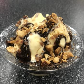 Braum's Ice Cream and Dairy Store - sundae - Ice Cream & Frozen Yogurt Near Me - Tulsa, Oklahoma Braum's Ice Cream and Dairy Store - sundae - Ice Cream & Frozen Yogurt Near Me - Tulsa, Oklahoma