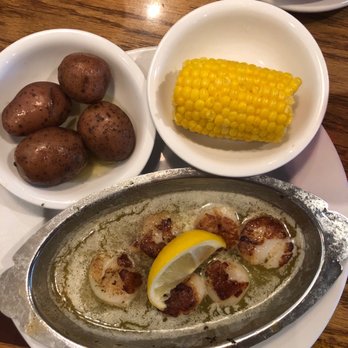 Roosterfish Grill - Scallops with corn on the cob and red potatoes - Seafood Near Me - Largo, Florida Roosterfish Grill - Scallops with corn on the cob and red potatoes - Seafood Near Me - Largo, Florida