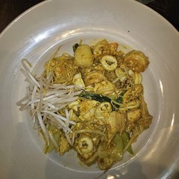 Curry Noodles with shrimp, scallops, chicken
