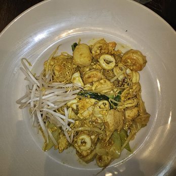 Erawan Thai Cuisine - Curry Noodles with shrimp, scallops, chicken - Thai Near Me - Flushing, New York
