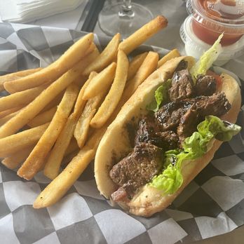 Roaring River Vineyards - Po Boy - Wineries Near Me - Traphill, North Carolina