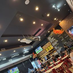 Ambiance of the grab a crab is really cool!