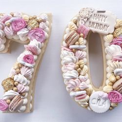 MeDulce Cakes - Small "70" cake