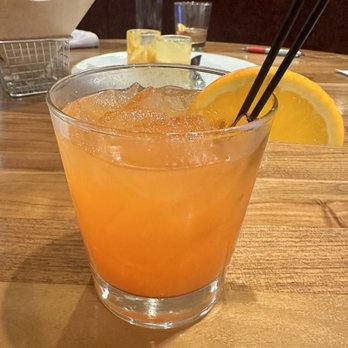 Moda Restaurant and Bar - Holiday spritz - New American Near Me - Columbus, Ohio