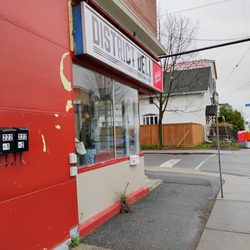 District Deli - Side of the deli. It's where Bismallah Pies used to be, and it was Charlie's Groceteria before that.