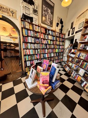 City Lights Booksellers & Publishers by null