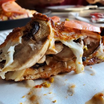 Cruisers Pizza - Pizza Near Me - Packwood, Washington