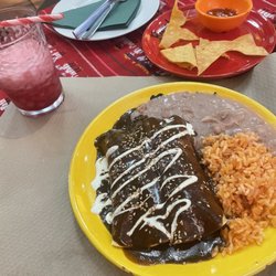 Ranchito Mexicano - Strawberry daiquiri and mole enchiladas