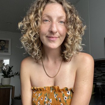MaduSalon - 3A curly girl haircut by Jaretta - Hair Salons Near Me - San Francisco, California