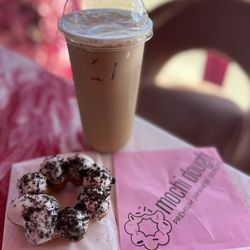 Bober Tea & Coffee - Cookies and Cream doughnut, Vietnamese Coffee