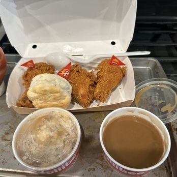 Jollibee - 3 piece spicy chicken joy combo - Chicken Shop Near Me - Alexandria, Virginia