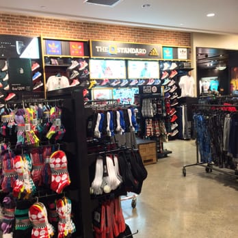 Foot Locker - Interior - Shoe Stores Near Me - San Francisco, California Foot Locker - Interior - Shoe Stores Near Me - San Francisco, California