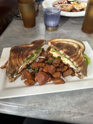 Metropolitan NY Pizza+Burgers+Cocktails by null Metropolitan NY Pizza+Burgers+Cocktails by null