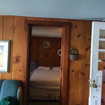 Point Breeze Motel - Looking into the bedroom - Hotels Near Me Point Breeze Motel - Looking into the bedroom - Hotels Near Me
