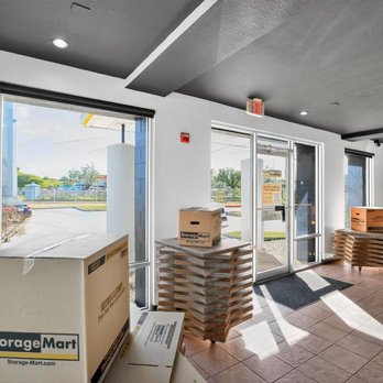 1. StorageMart