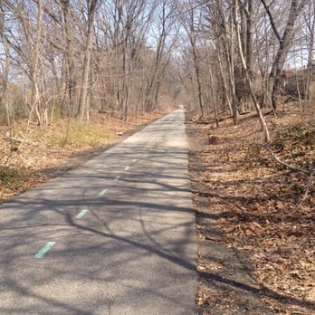 Vanderbilt Motor Parkway - Amazing this trail exists hidden away. - Hiking Near Me