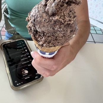 Besties Treats & More - Ice Cream & Frozen Yogurt Near Me - Tehachapi, California Besties Treats & More - Ice Cream & Frozen Yogurt Near Me - Tehachapi, California