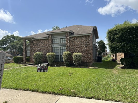 Redwood Roofing & Construction Logo