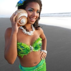 Dragon Theater Puppets & Princesses - Mermaid talking on her "Shell" Phone....lol
