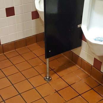 Old Chicago Pizza + Taproom - Urine.  Lots of urine on the floor!! - Pizza Near Me - DULUTH, Minnesota