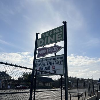 The Pines Dine - Food Trucks Near Me - Lincoln City, Oregon
