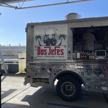 Dos Jefes - So smart - they face the entrance away from the terminal so patrons do not have to stand in the sun. - Tacos Near Me