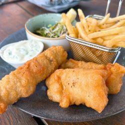 Fuchs Blau - hausgemachter Kutter Backfisch (Fish & Chips)