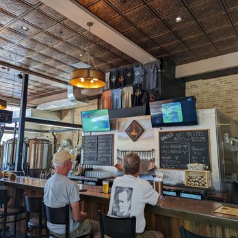 Smelter Town Brewery - The bar - Brewpubs Near Me - Clarkdale, Arizona Smelter Town Brewery - The bar - Brewpubs Near Me - Clarkdale, Arizona