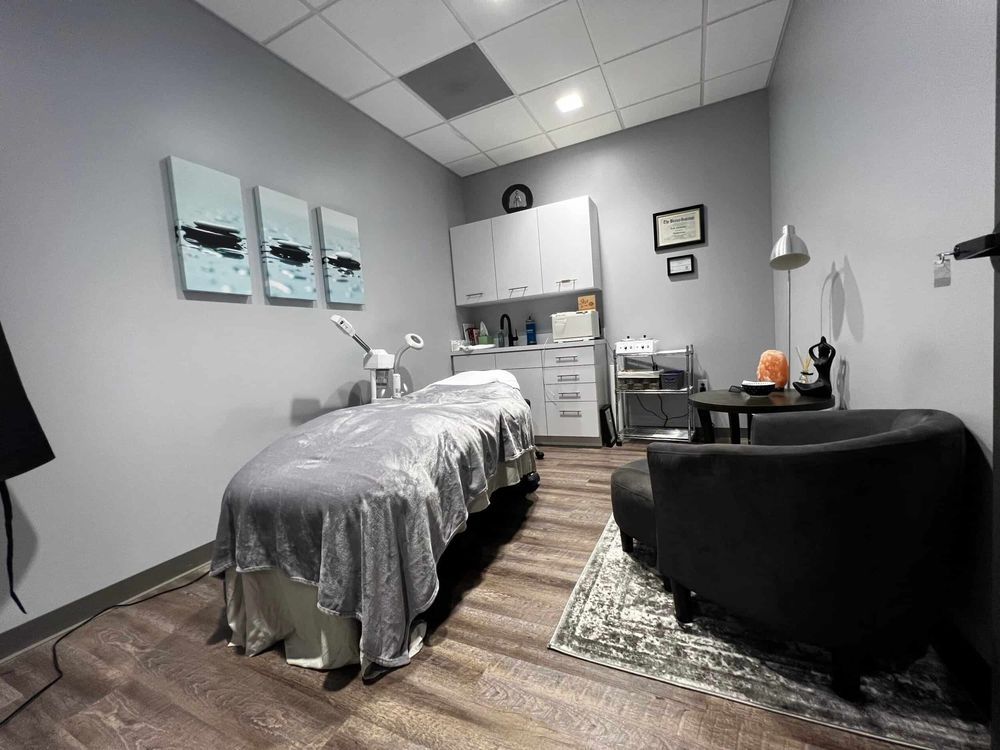 Luxe Salon Suites by Gould’s Logo