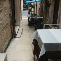 Giove di Giovanni Grienti - Looking down the lane way to the street