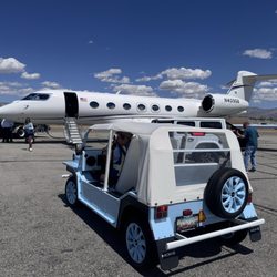 Dunes Air - Dunes Air "Follow-Me" vehicle greeting jet
