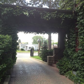 Lynfred Winery - Back entrance - Wineries Near Me - Roselle, Illinois