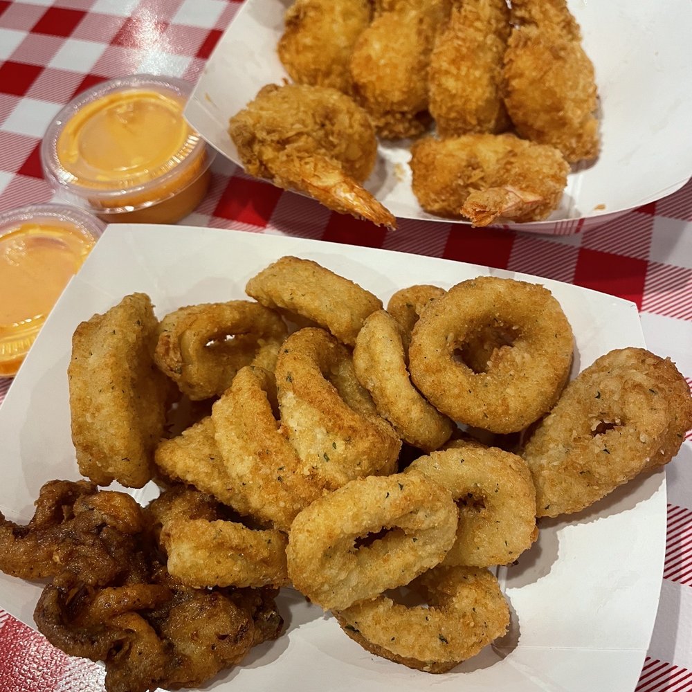 Lowcountry Lakeview - Fried calamari and fried shrimps - Cajun/Creole Near Me - Chicago, Illinois Lowcountry Lakeview - Fried calamari and fried shrimps - Cajun/Creole Near Me - Chicago, Illinois