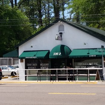 Metro Diner - Their building from across a street - Breakfast & Brunch Near Me - Jacksonville, Florida Metro Diner - Their building from across a street - Breakfast & Brunch Near Me - Jacksonville, Florida