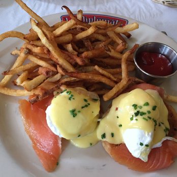 Le Diplomate - Eggs Norwegian - smoke salmon, hollandaise - Brasseries Near Me - Washington, DC, District of Columbia