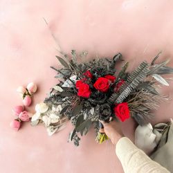 Zenn Florists - Black on Red
