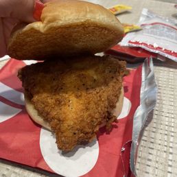 Spicy Chicken Sandwich (condiments are given separately) Spicy Chicken Sandwich (condiments are given separately)