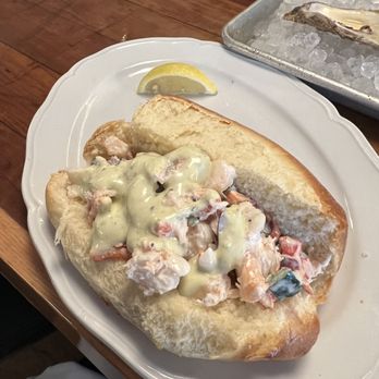 Common Restaurant - Lobster and shrimp roll. Best bread ever! - Cocktail Bars Near Me - Savannah, Georgia Common Restaurant - Lobster and shrimp roll. Best bread ever! - Cocktail Bars Near Me - Savannah, Georgia