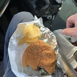 Parkway Valero - Cheese burger and grippos