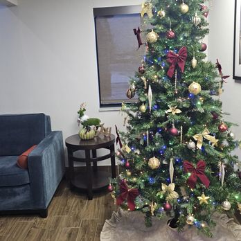 Comfort Inn East - 11.30.25 lobby was festive #ReviewsByRL - Hotels Near Me - Oregon, Ohio Comfort Inn East - 11.30.25 lobby was festive #ReviewsByRL - Hotels Near Me - Oregon, Ohio