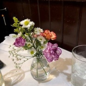 Thithi's Restaurant - Fresh flowers on every table - what a nice touch. - Thai Near Me - Evergreen Park, Illinois