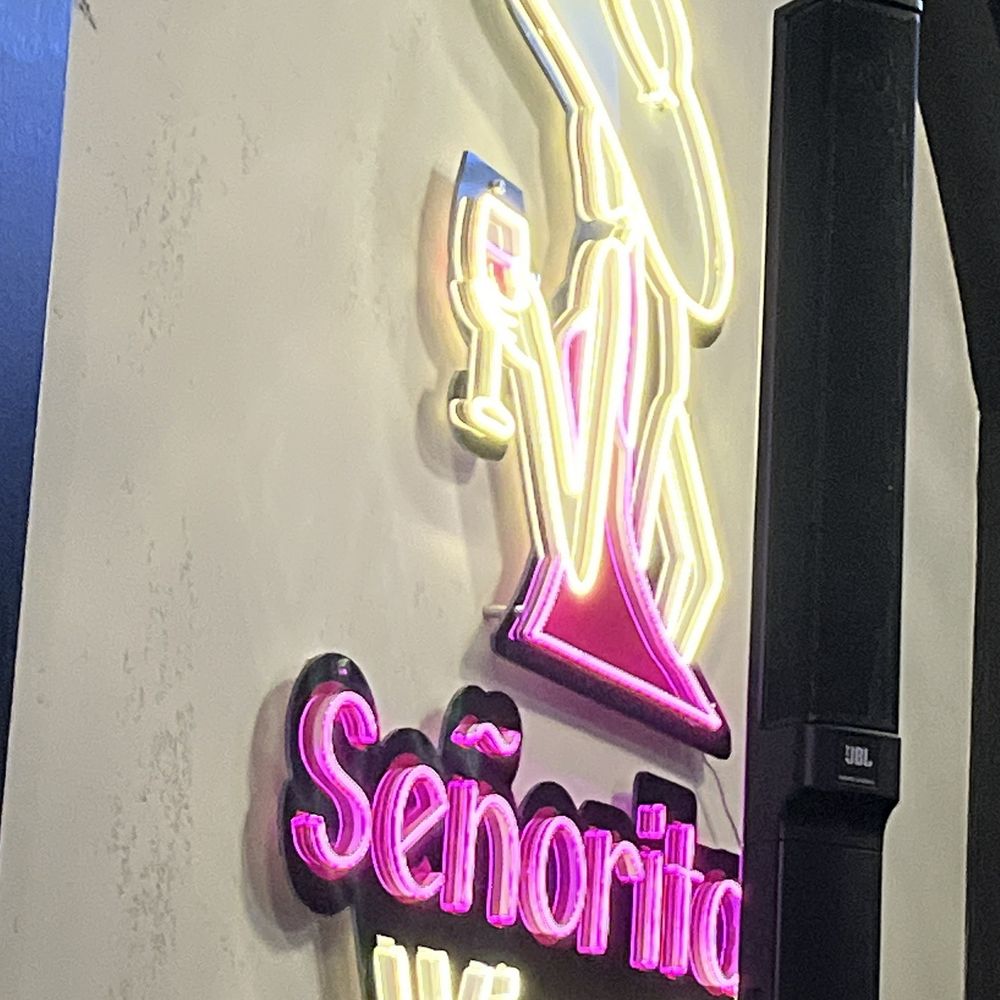 Neon! Neon!