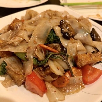 Tea Rose Diner - Drunken Noodle w/tofu-excellent - Thai Near Me - Murray, Utah Tea Rose Diner - Drunken Noodle w/tofu-excellent - Thai Near Me - Murray, Utah