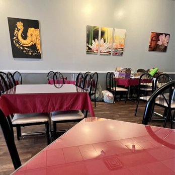 Lotus Thai Cuisine - tables and chairs with red tablecloths - Thai Near Me - Randolph, New Jersey Lotus Thai Cuisine - tables and chairs with red tablecloths - Thai Near Me - Randolph, New Jersey