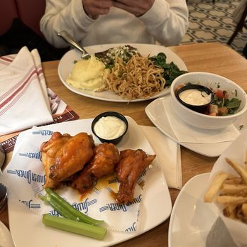 Silver Diner - Buffalo wings - Diners Near Me - Gaithersburg, Maryland