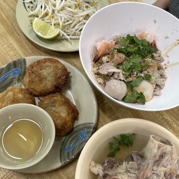 New Kamara Restaurant - 47. Fry Leek Cakes, 1A. Combination Rice Noodle Soup (Dry) - Chinese Near Me - Los Angeles, California New Kamara Restaurant - 47. Fry Leek Cakes, 1A. Combination Rice Noodle Soup (Dry) - Chinese Near Me - Los Angeles, California