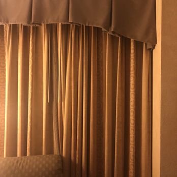 Hilton Suites Boca Raton - Old drapes that look like they haven't been washed in years. - Hotels Near Me - Boca Raton, Florida